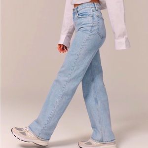 Abercrombie & Fitch The 90’s Relaxed Jean High Rise